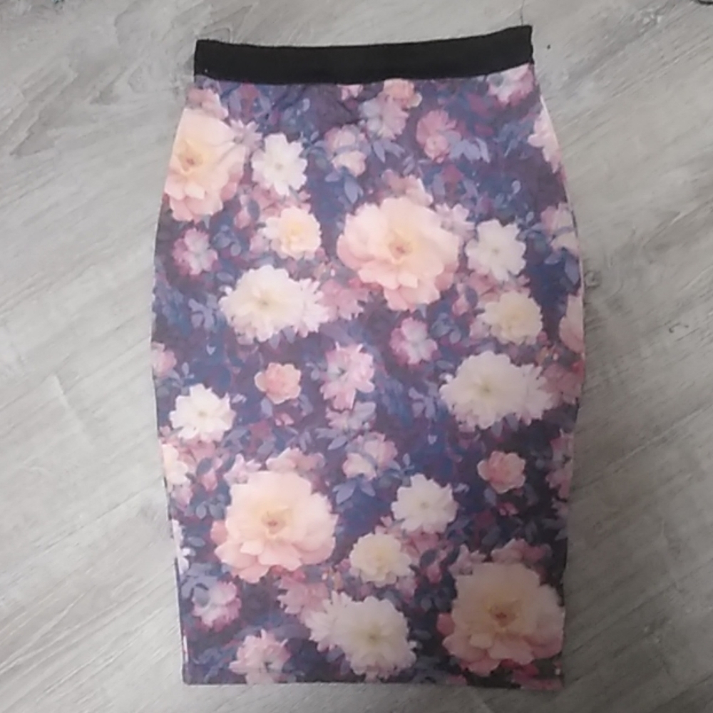 Zara Trafaluc floral pencil stretchy skirt medium